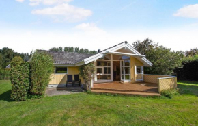 Nice Home In Tisvildeleje With Sauna